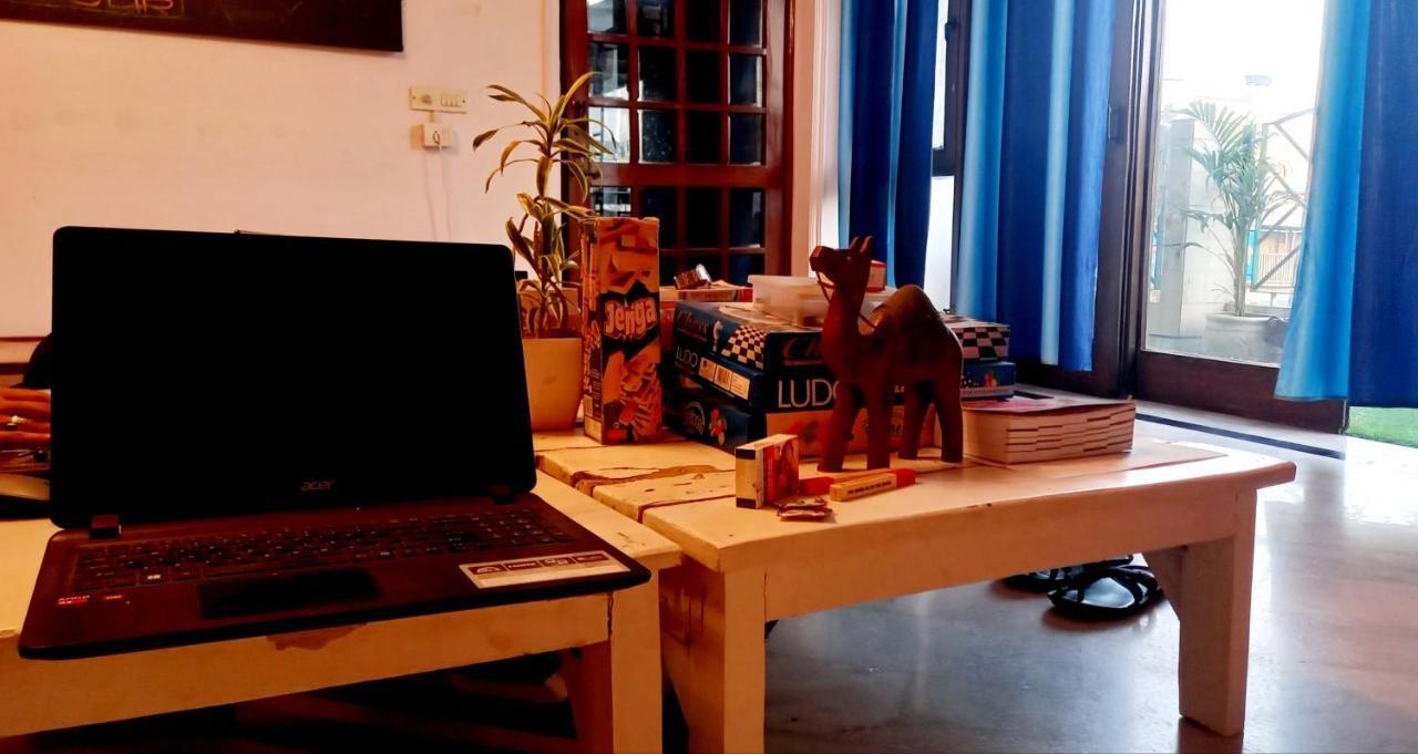 A Sleepy Fox Hostel New Delhi Ngoại thất bức ảnh