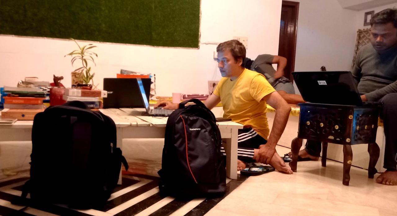 A Sleepy Fox Hostel New Delhi Ngoại thất bức ảnh