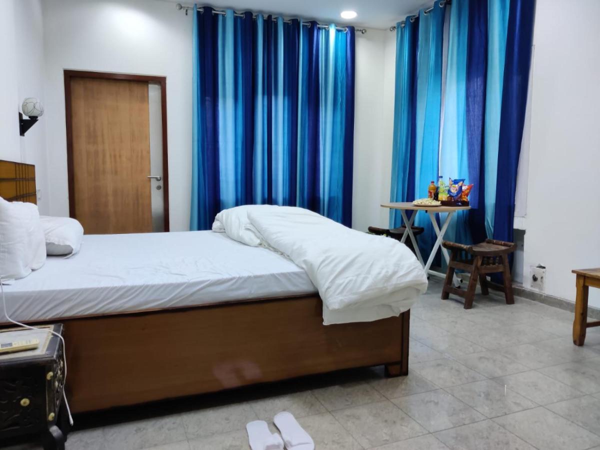 A Sleepy Fox Hostel New Delhi Ngoại thất bức ảnh
