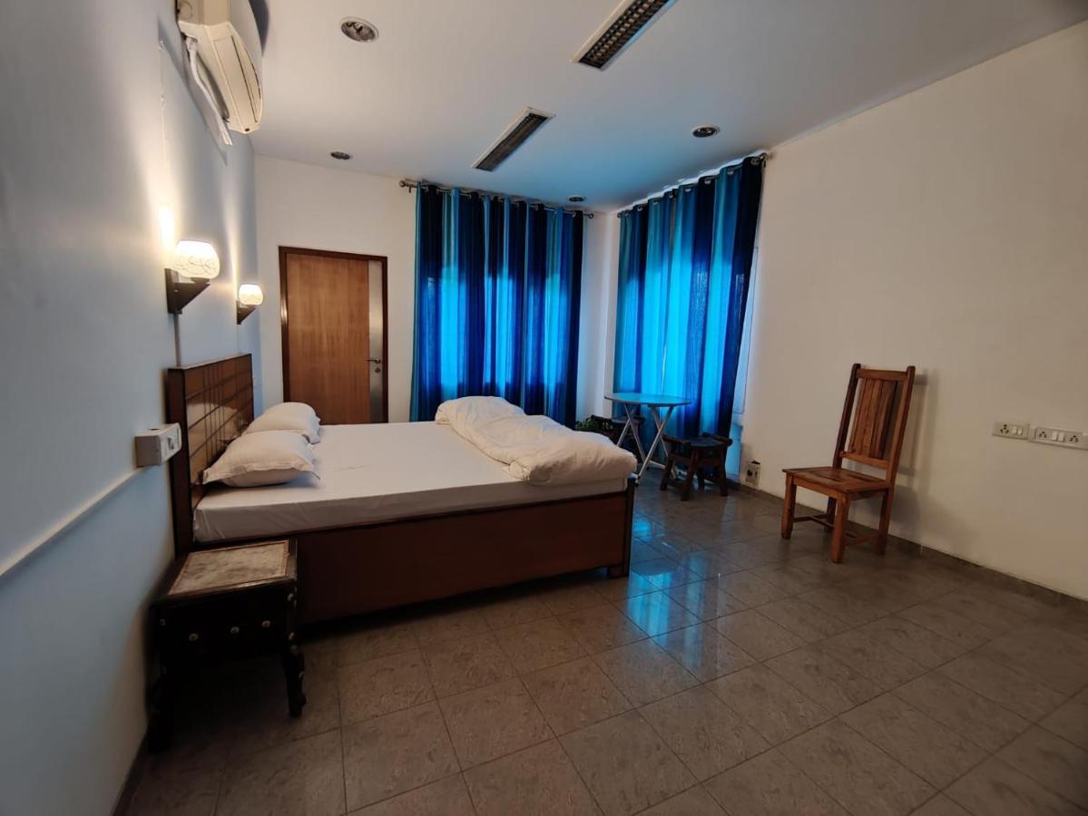 A Sleepy Fox Hostel New Delhi Ngoại thất bức ảnh