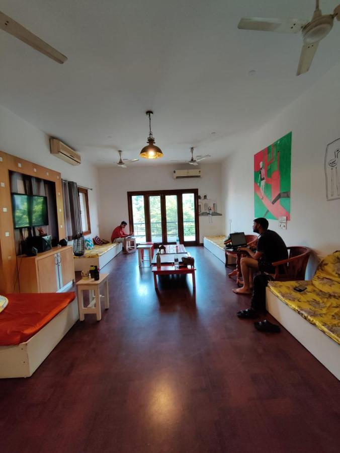 A Sleepy Fox Hostel New Delhi Ngoại thất bức ảnh
