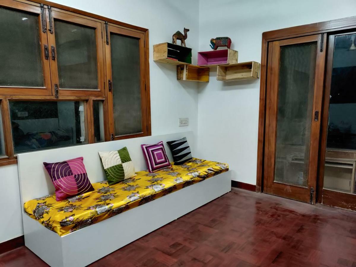 A Sleepy Fox Hostel New Delhi Ngoại thất bức ảnh