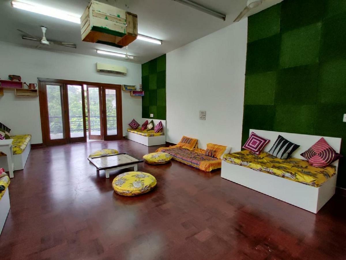 A Sleepy Fox Hostel New Delhi Ngoại thất bức ảnh